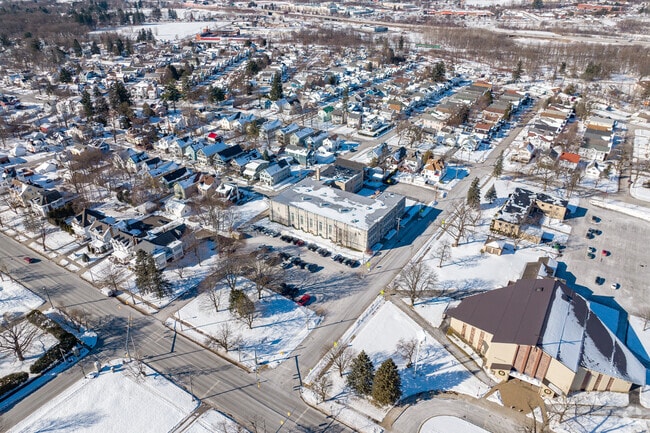 Notre Dame Elementary is in an urban setting.