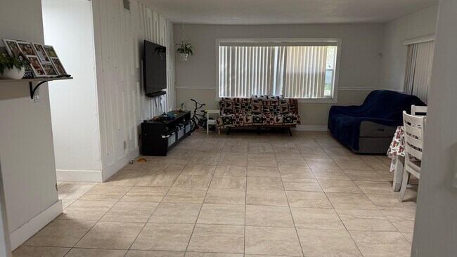 12055 Royal Palm Blvd unit 12055 4J, Coral Springs, FL 33065 - photo 5