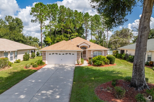 See the character of this beautiful Hernando home.