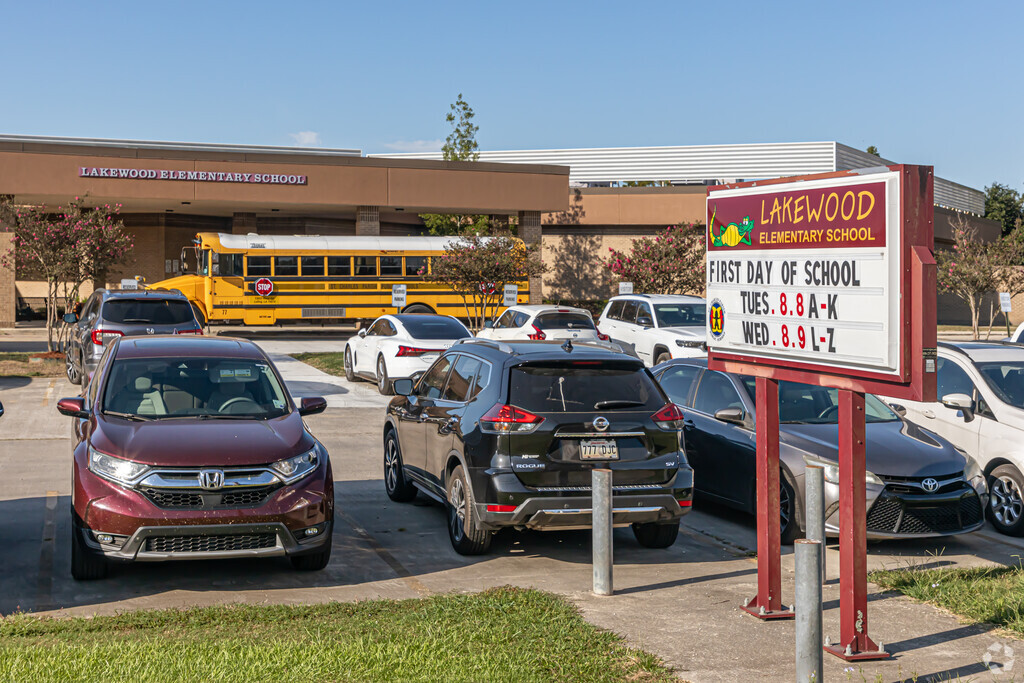 Lakewood Elementary School provides high quality educational opportunities to their students.