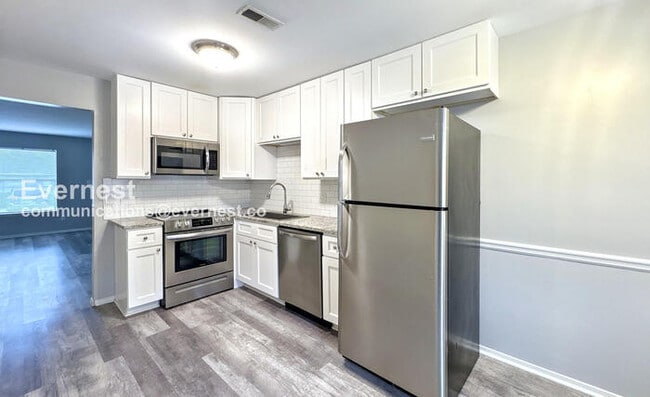 2330 Grayson Valley Dr, Birmingham, AL 35235 - photo 2