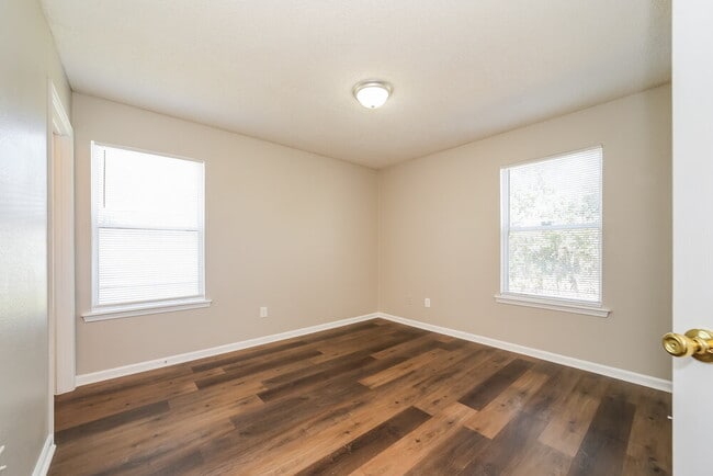 1557 E 30th St, Jacksonville, FL 32206 - photo 7