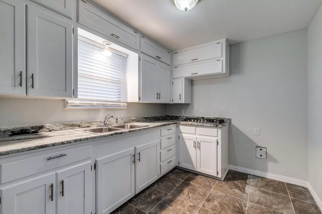 1501 Ridgeview St, Mesquite, TX 75149 - photo 2