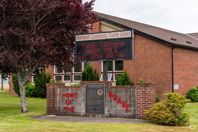 Students in Reedsport, Oregon attend Reedsport Community Charter School.