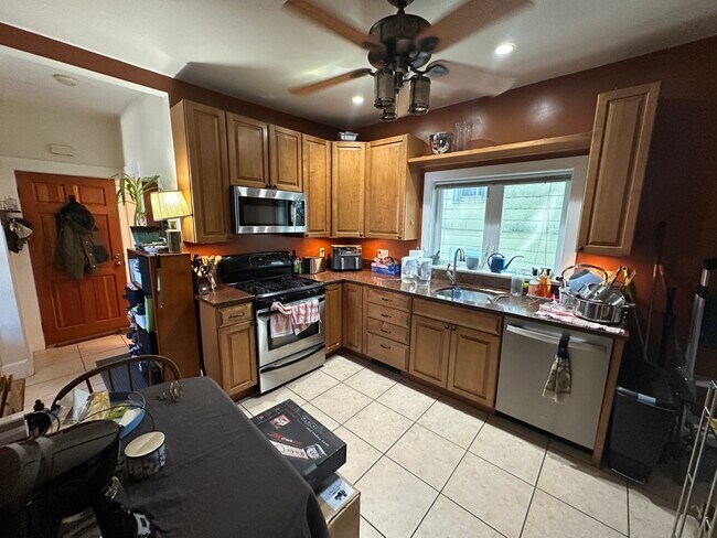 188 Lowell St unit 2, Somerville, MA 02144 - photo 4