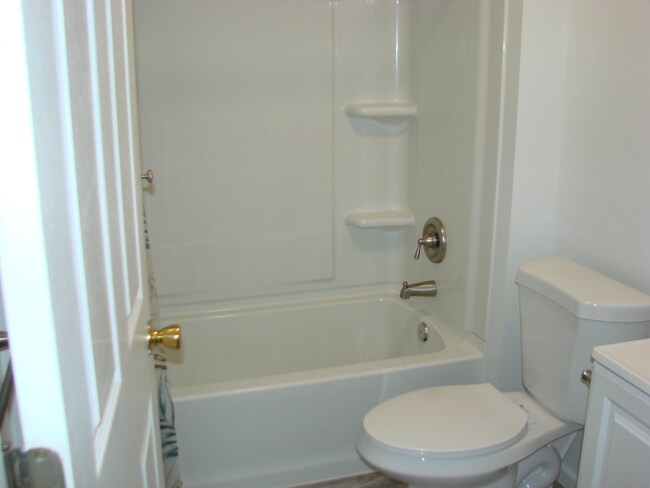 721 Main St unit 2, Bentleyville, PA 15314 - photo 3