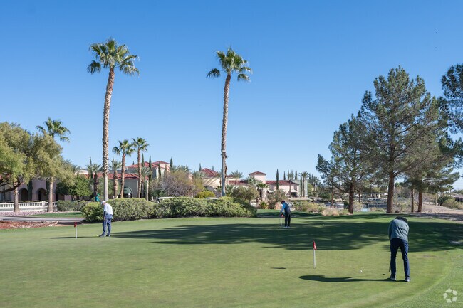 Jack Nicklaus’ Bear’s Best Las Vegas golf course and the Siena Golf Club are both open to the public in Summerlin South.