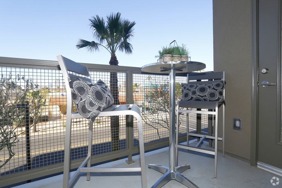 Mason Oliver, Phoenix, AZ 85034 - photo 1