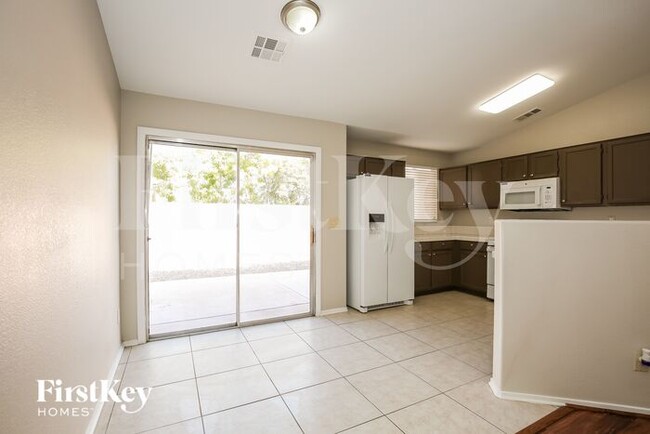 8004 Verde Springs Dr, Las Vegas, NV 89128 - photo 6