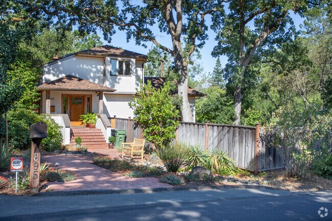 Further from main street, the homes and lots of Downtown Lafayette become larger and woodsy.