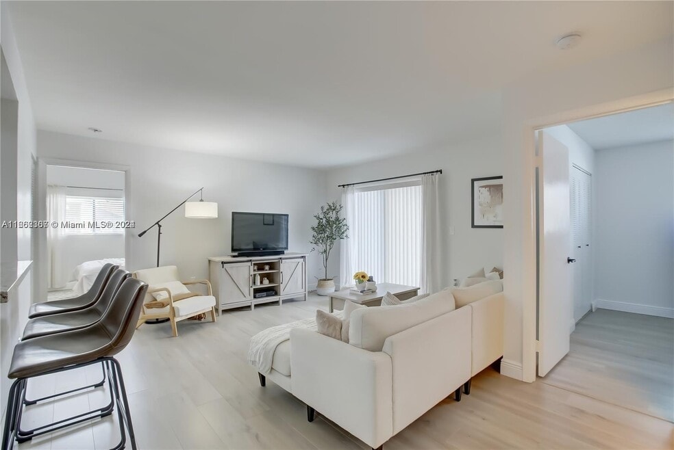 200 Palm Cir W unit 203, Pembroke Pines, FL 33025 - photo 1