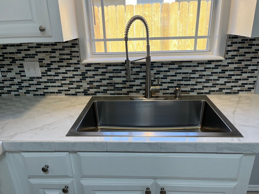 1900 W Douglas St unit 3, Pharr, TX 78577 - photo 1