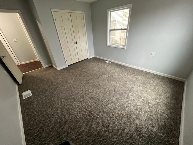 283 Harbor St unit Apartment 3, Conneaut, OH 44030 - photo 4