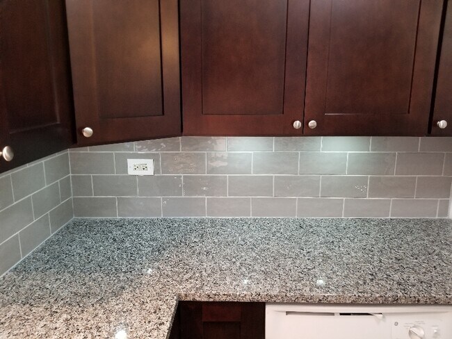 5712 Ridgemont Ln, Chicago Ridge, IL 60415 - photo 7