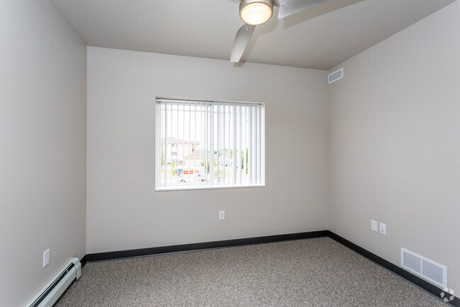 1BR, 1BA - 629 SF - Bedroom