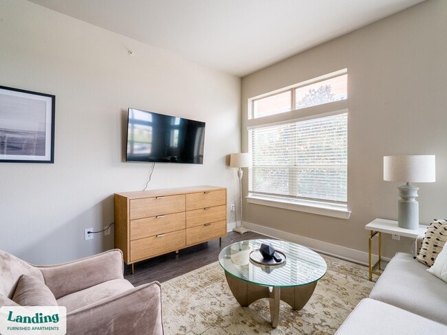 18101 Point Lookout Dr unit 272, Nassau Bay, TX 77058 - photo 2