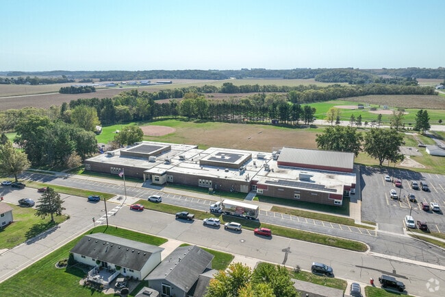 Plainview-Elgin-Millville Elementary School (4-6)