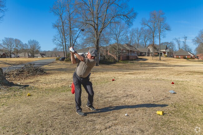 There are two golf courses in Searcy that everyone may enjoy, including River Oaks Golf Course.