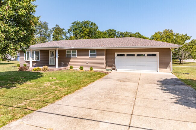 Ranch homes are a common  architecture style in the Greenlake area of Decatur, IL.