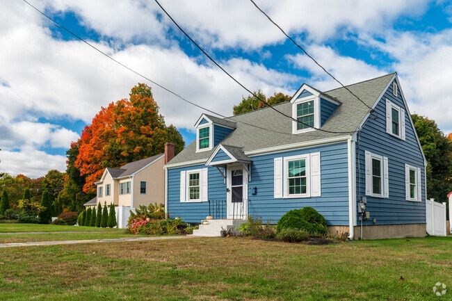 Saxonville has calm and quiet streets while being near the busy Downtown Framingham area.