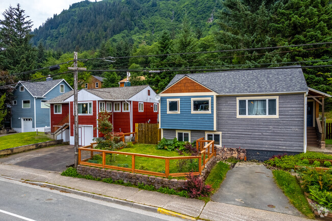 Homes in North Douglas typically reflect the island’s natural beauty and tranquil setting.