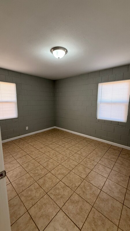 905 Norris Dr, Roswell, NM 88201 - photo 2