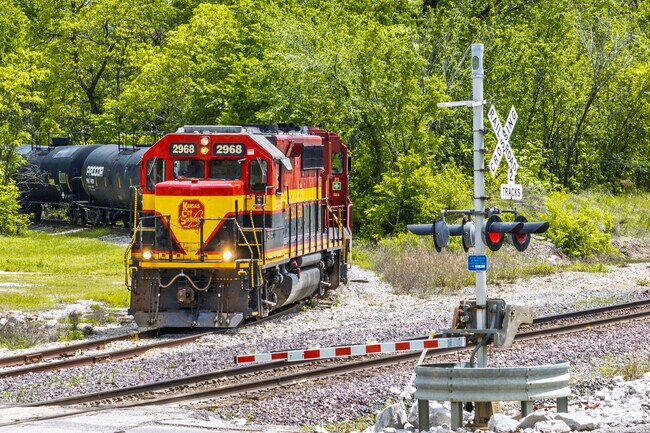 The railroad is active around the Murphy and Leffen neighborhood.