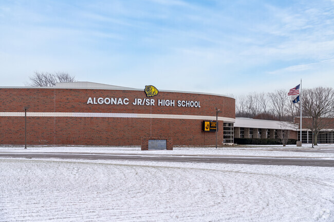 Algonac Junior/Senior High School, Rankings & Reviews - Homes.com