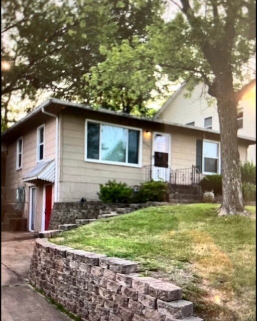 1135 Harwood Rd, Des Peres, MO 63131