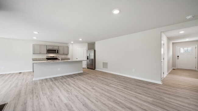 11045 Chappell Crk Cir unit 36393374, Hopewell, VA 23860 - photo 4