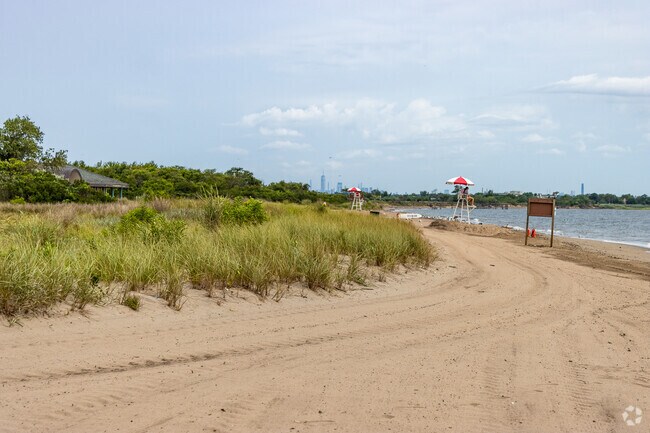 The Great Kills Park features a beach, playground, boating docks, and walking trails.