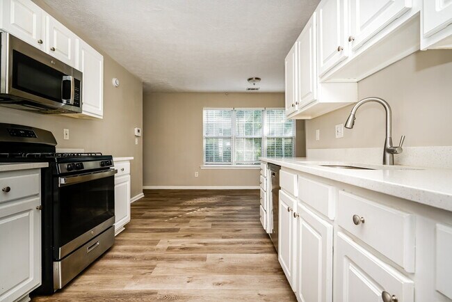 413 Grove Park Dr, Locust Grove, GA 30248 - photo 6