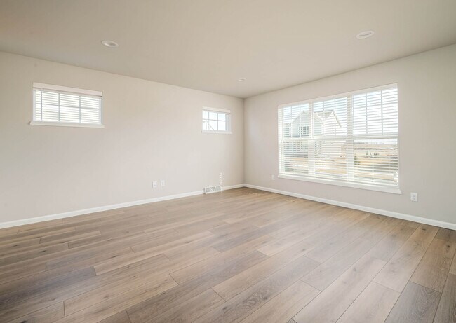 404 Crusader Point, Waunakee, WI 53597 - photo 2