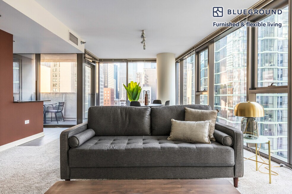 210 N Wells St unit FL17-ID257, Chicago, IL 60606 - photo 1