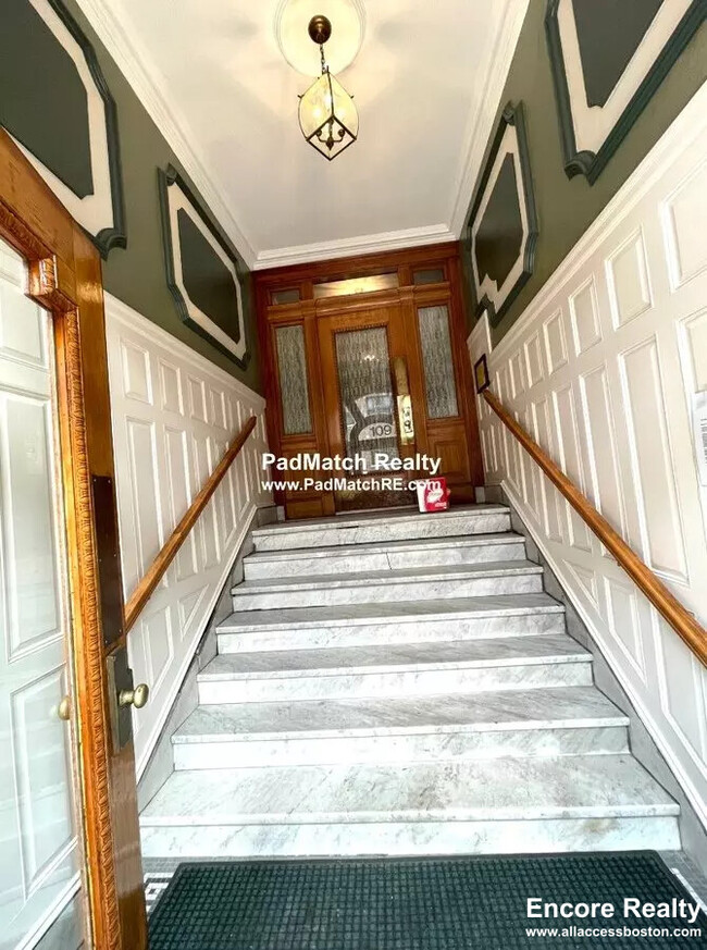 109 St Paul St unit 2, Brookline, MA 02446 - photo 2