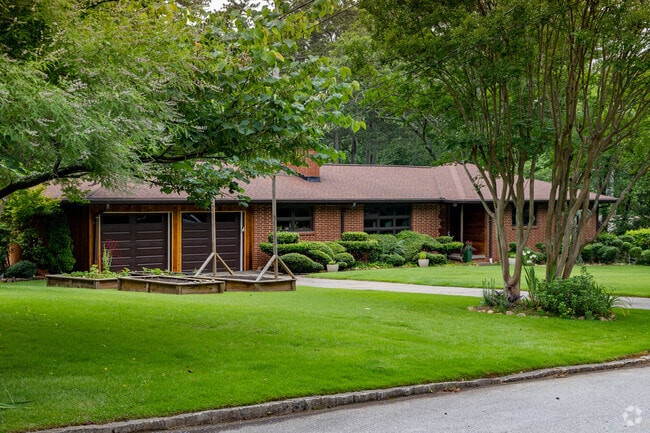 You can find ranch style homes in Woodland Hills.