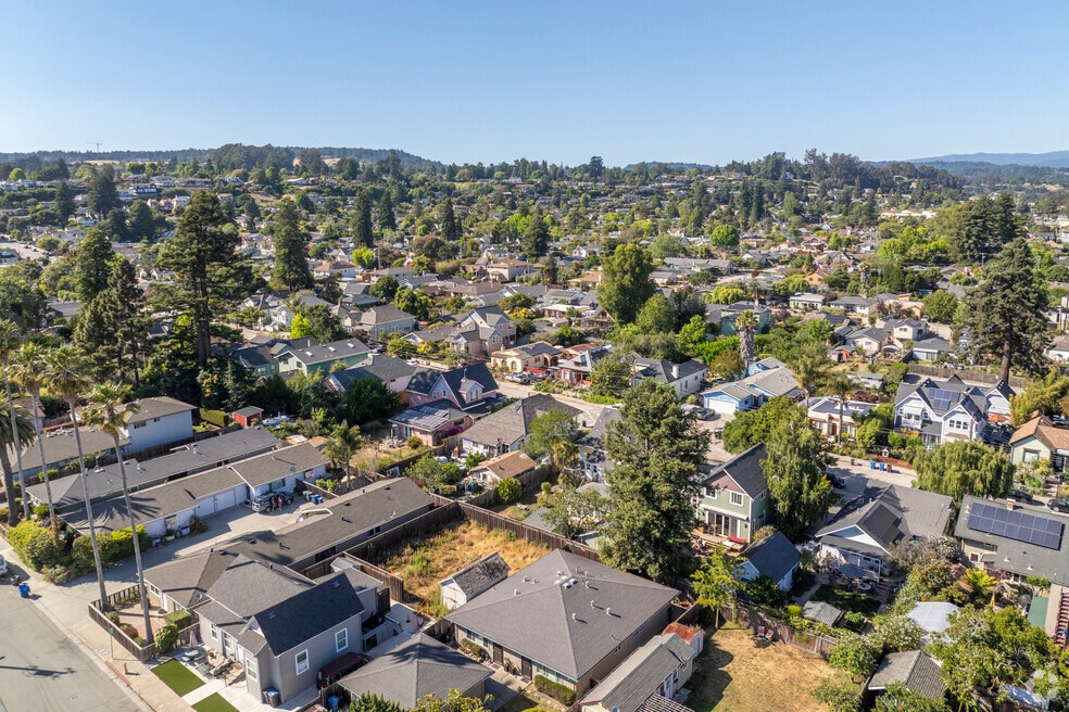 Lighthouse-The Circles