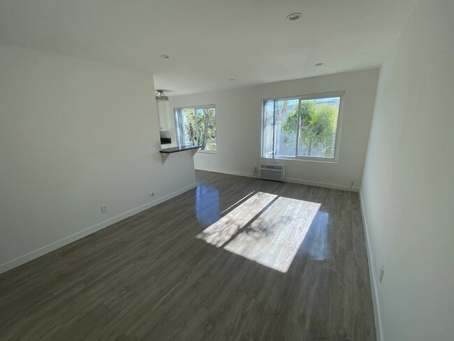 5307 Sepulveda Blvd unit 213, Sherman Oaks, CA 91411 - photo 3