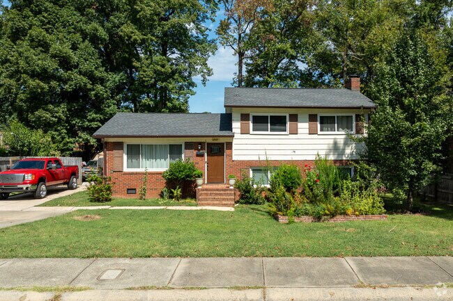 You can also find midcentury split-level homes in Oak Forest.