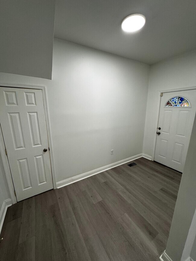 Large Private Entry Foyer