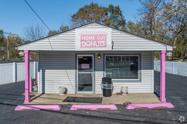 Enjoy tasty amazing fresh donuts at Home Cut Donuts in Southeast Joliet.