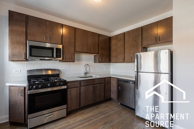 3405 W Fullerton Ave unit 3, Chicago, IL 60647 - photo 3