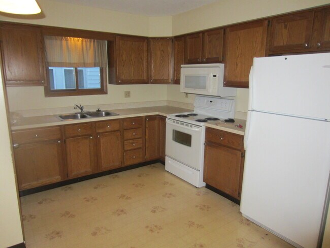 2436 Grovewood Ave, Cleveland, OH 44134 - photo 4