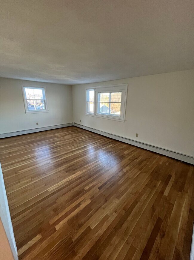 253 Stackpole St unit 255 Stackpole St, Lowell, MA 01852 - photo 2