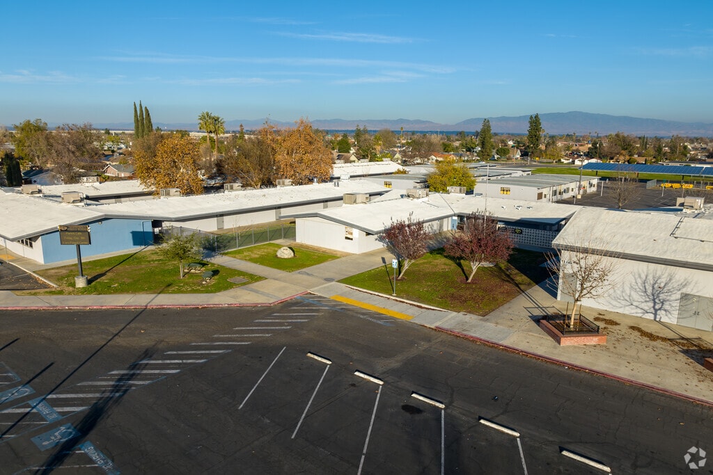 Curran Middle School serves grade levels 6th - 8th grade levels.