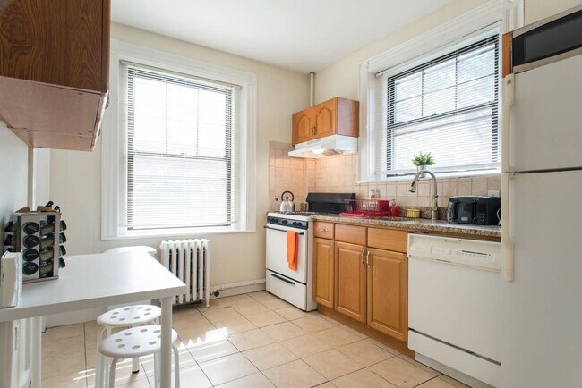 48 Babcock St unit 4, Brookline, MA 02446 - photo 5