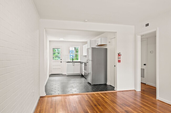 1640 W Northwest Blvd, Winston Salem, NC 27104 - photo 6