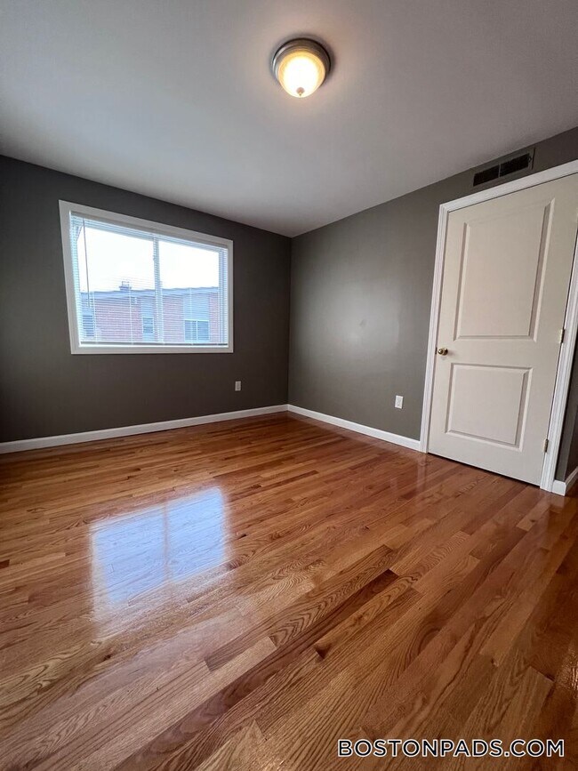144 Stevens St unit 11, Lowell, MA 01851 - photo 4