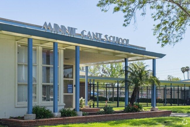 Minnie Gant Elementary is a California Distinguished School.