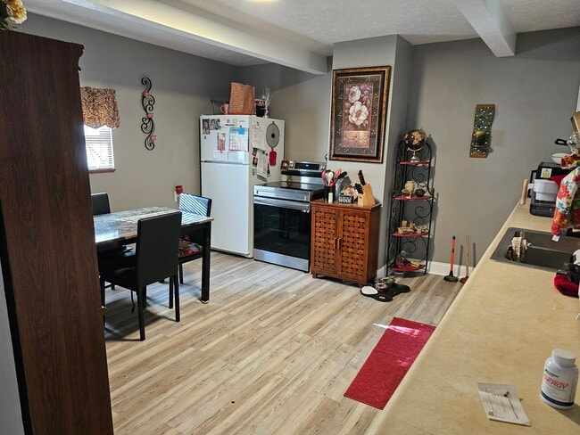 70 Noblestown Rd, Carnegie, PA 15106 - photo 2